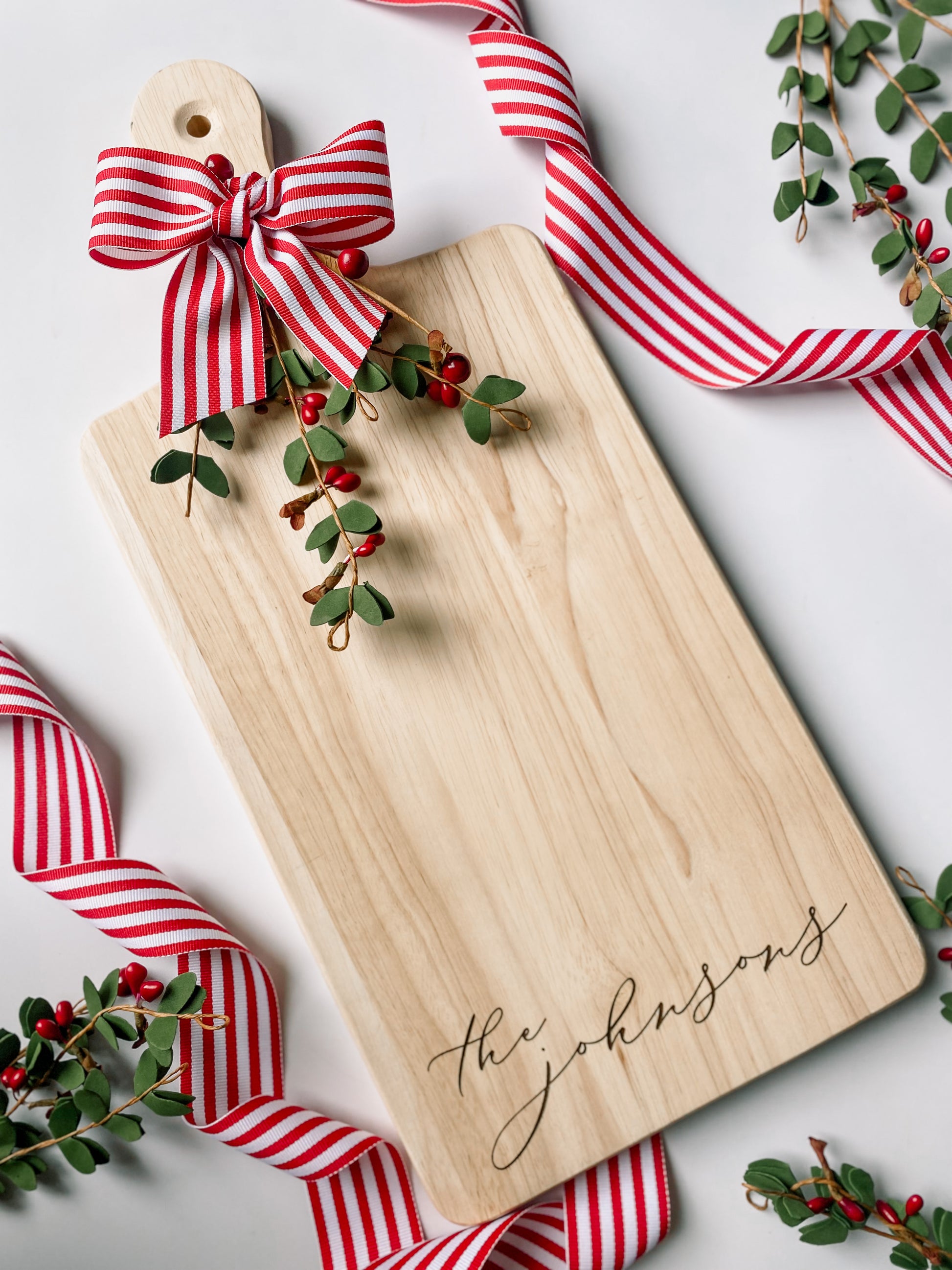 Last Name Cutting / Charcuterie Cutting Board with Handle – Signs by Caitlin